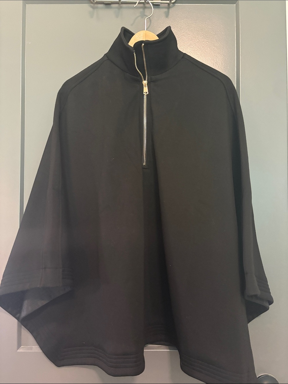 SSYS the label poncho Black Quarter-Zip- scuba knit